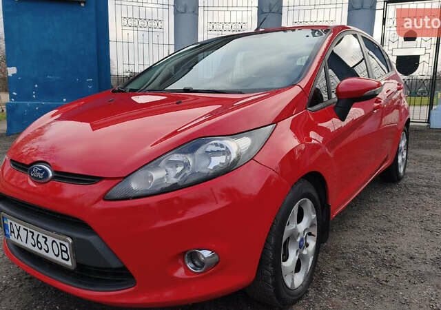 Красный Форд Фиеста, объемом двигателя 1.4 л и пробегом 193 тыс. км за 7500 $, фото 1 на Automoto.ua