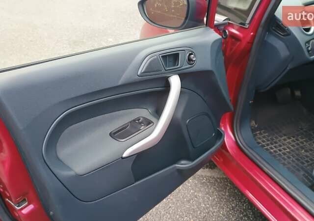 Красный Форд Фиеста, объемом двигателя 1.39 л и пробегом 118 тыс. км за 7000 $, фото 47 на Automoto.ua