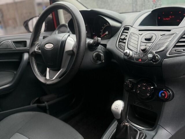 Форд Фиеста 2012 в Лубнах на Automoto.ua Красный Форд Фиеста, объемом двигателя 1.2 л и пробегом 211 тыс. км за 4399 $, фото 19 на Automoto.ua