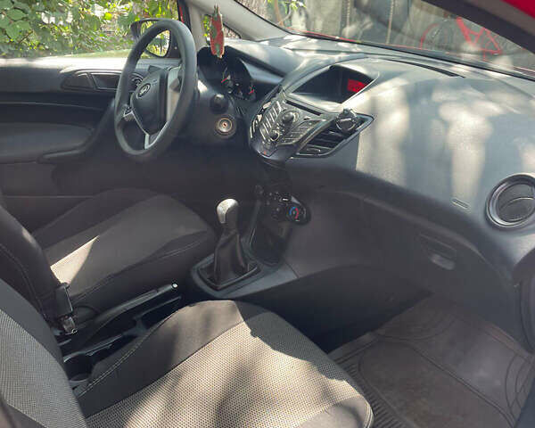 Червоний Форд Фієста, об'ємом двигуна 1.24 л та пробігом 40 тис. км за 7200 $, фото 9 на Automoto.ua