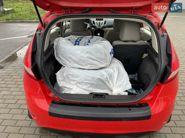 Красный Форд Фиеста, объемом двигателя 1.6 л и пробегом 237 тыс. км за 6500 $, фото 21 на Automoto.ua