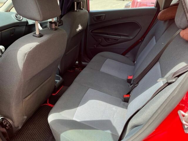 Красный Форд Фиеста, объемом двигателя 1.2 л и пробегом 129 тыс. км за 5500 $, фото 4 на Automoto.ua