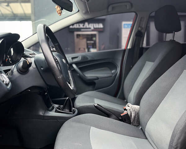 Красный Форд Фиеста, объемом двигателя 1.25 л и пробегом 213 тыс. км за 4850 $, фото 8 на Automoto.ua