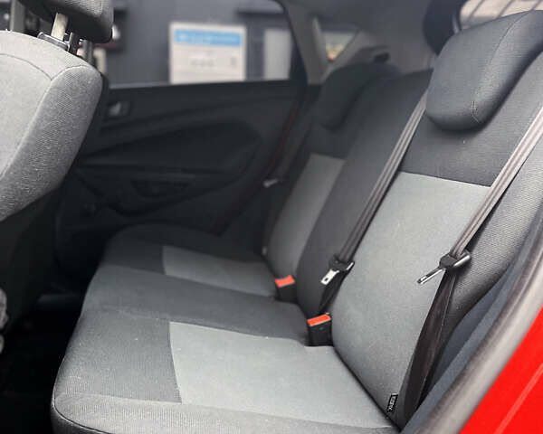 Красный Форд Фиеста, объемом двигателя 1.25 л и пробегом 213 тыс. км за 4850 $, фото 10 на Automoto.ua