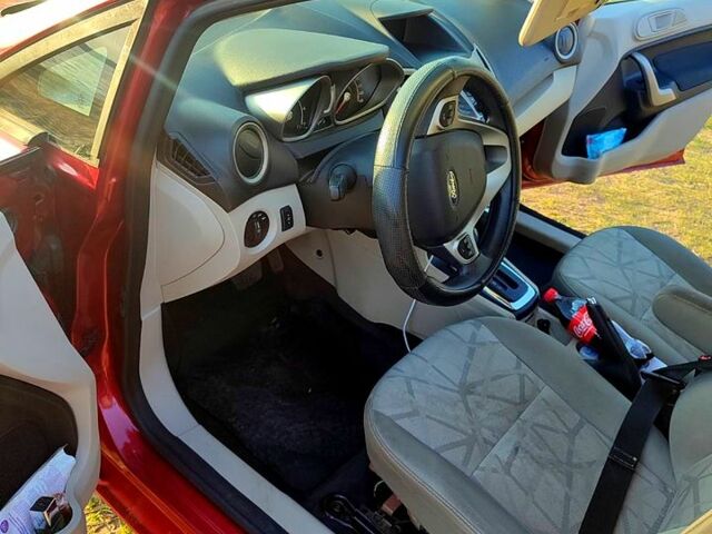 Червоний Форд Фієста, об'ємом двигуна 1.6 л та пробігом 226 тис. км за 6800 $, фото 3 на Automoto.ua