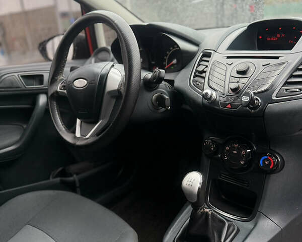 Форд Фиеста 2012 в Лубнах на Automoto.ua Красный Форд Фиеста, объемом двигателя 1.25 л и пробегом 211 тыс. км за 4399 $, фото 17 на Automoto.ua