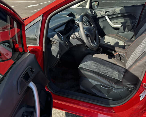 Красный Форд Фиеста, объемом двигателя 1.4 л и пробегом 200 тыс. км за 5900 $, фото 19 на Automoto.ua