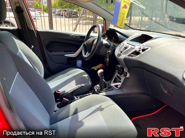 Красный Форд Фиеста, объемом двигателя 1.2 л и пробегом 127 тыс. км за 6500 $, фото 2 на Automoto.ua
