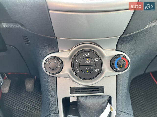 Червоний Форд Фієста, об'ємом двигуна 1.24 л та пробігом 132 тис. км за 6200 $, фото 9 на Automoto.ua