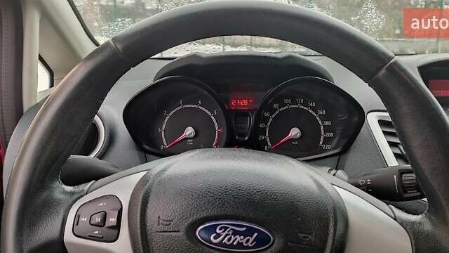 Червоний Форд Фієста, об'ємом двигуна 1.39 л та пробігом 166 тис. км за 7200 $, фото 4 на Automoto.ua