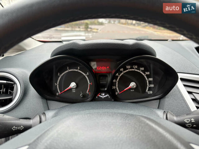 Красный Форд Фиеста, объемом двигателя 1.39 л и пробегом 103 тыс. км за 7500 $, фото 13 на Automoto.ua