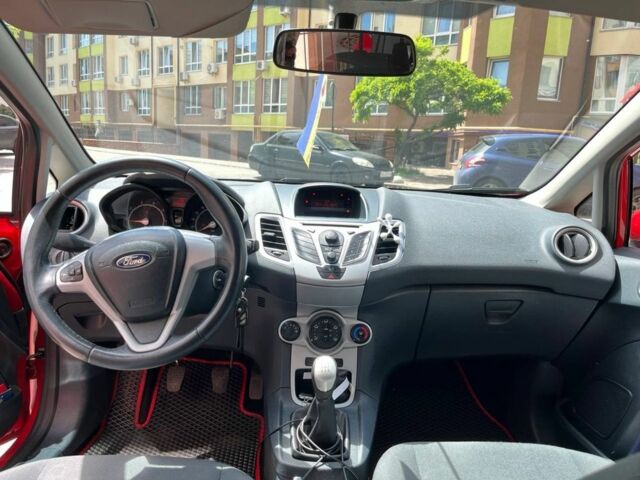 Красный Форд Фиеста, объемом двигателя 1.2 л и пробегом 129 тыс. км за 5500 $, фото 3 на Automoto.ua