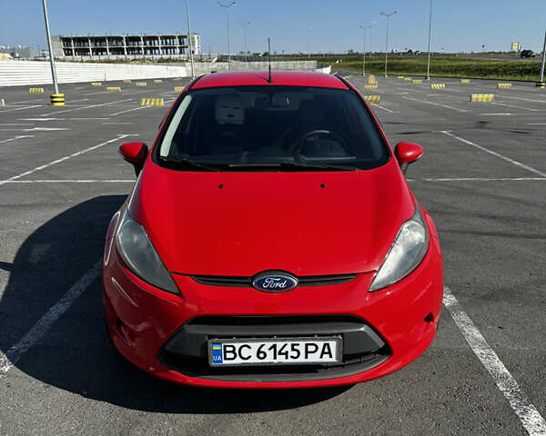 Красный Форд Фиеста, объемом двигателя 1.4 л и пробегом 200 тыс. км за 5900 $, фото 2 на Automoto.ua
