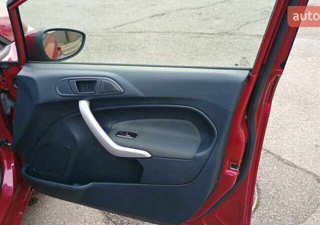 Красный Форд Фиеста, объемом двигателя 1.39 л и пробегом 118 тыс. км за 7000 $, фото 44 на Automoto.ua