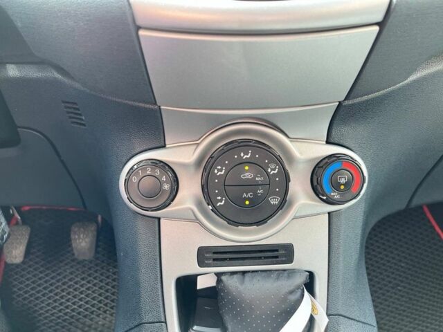 Красный Форд Фиеста, объемом двигателя 1.2 л и пробегом 129 тыс. км за 5500 $, фото 17 на Automoto.ua