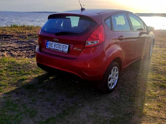 Червоний Форд Фієста, об'ємом двигуна 1.6 л та пробігом 226 тис. км за 6800 $, фото 4 на Automoto.ua