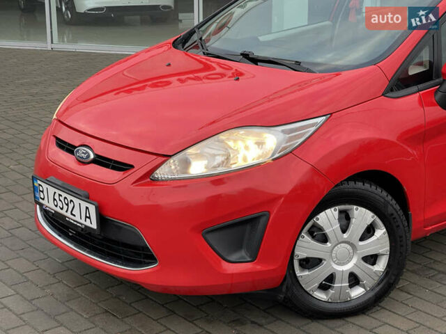Красный Форд Фиеста, объемом двигателя 1.6 л и пробегом 237 тыс. км за 6500 $, фото 3 на Automoto.ua