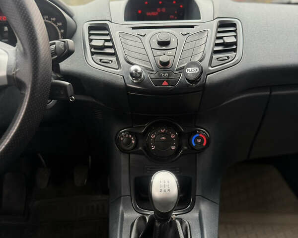 Форд Фиеста 2012 в Лубнах на Automoto.ua Красный Форд Фиеста, объемом двигателя 1.25 л и пробегом 211 тыс. км за 4399 $, фото 15 на Automoto.ua
