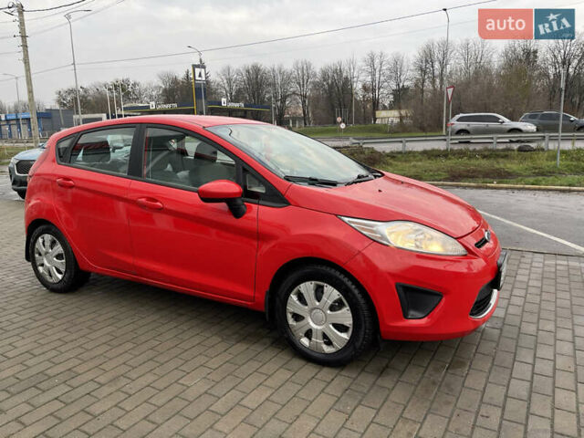 Красный Форд Фиеста, объемом двигателя 1.6 л и пробегом 237 тыс. км за 6500 $, фото 9 на Automoto.ua