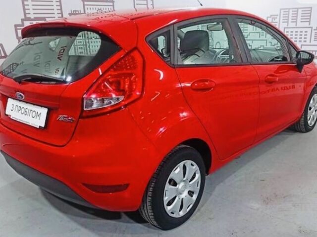Красный Форд Фиеста, объемом двигателя 1.2 л и пробегом 129 тыс. км за 5500 $, фото 2 на Automoto.ua