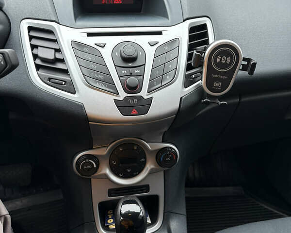 Красный Форд Фиеста, объемом двигателя 1.39 л и пробегом 103 тыс. км за 7500 $, фото 14 на Automoto.ua