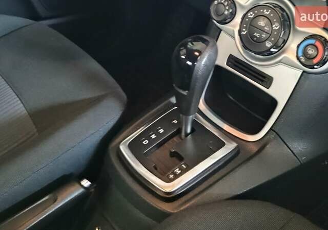 Красный Форд Фиеста, объемом двигателя 1.39 л и пробегом 118 тыс. км за 7000 $, фото 57 на Automoto.ua