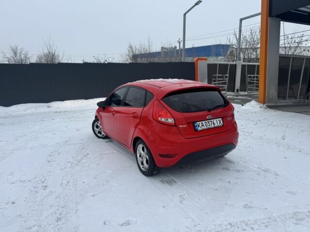 Червоний Форд Фієста, об'ємом двигуна 1.4 л та пробігом 125 тис. км за 6800 $, фото 4 на Automoto.ua