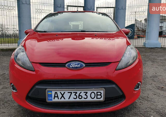 Красный Форд Фиеста, объемом двигателя 1.4 л и пробегом 193 тыс. км за 7500 $, фото 3 на Automoto.ua