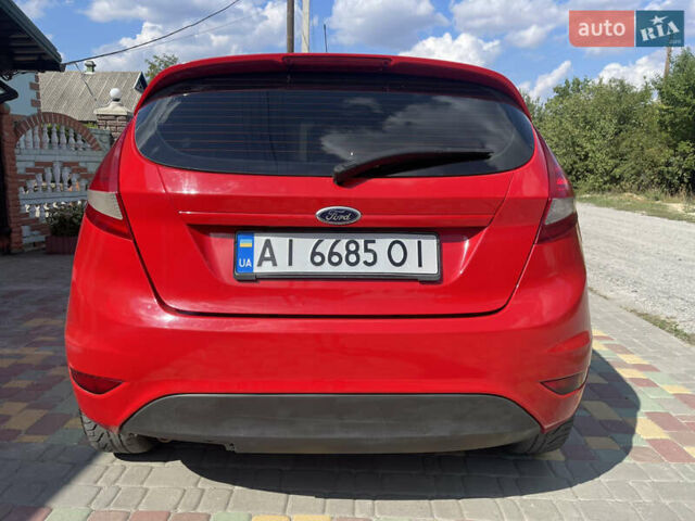 Червоний Форд Фієста, об'ємом двигуна 1.24 л та пробігом 205 тис. км за 3999 $, фото 10 на Automoto.ua