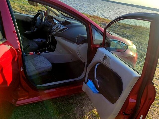 Червоний Форд Фієста, об'ємом двигуна 1.6 л та пробігом 226 тис. км за 6800 $, фото 1 на Automoto.ua