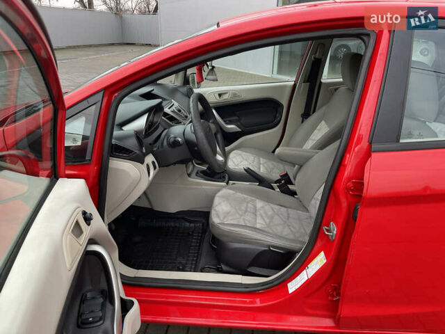 Красный Форд Фиеста, объемом двигателя 1.6 л и пробегом 237 тыс. км за 6500 $, фото 17 на Automoto.ua