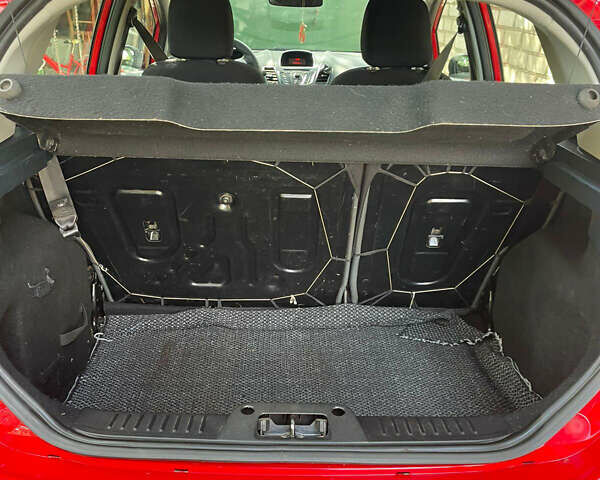 Червоний Форд Фієста, об'ємом двигуна 1.24 л та пробігом 40 тис. км за 7200 $, фото 12 на Automoto.ua