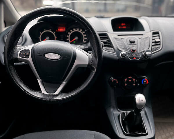 Красный Форд Фиеста, объемом двигателя 1.25 л и пробегом 213 тыс. км за 4850 $, фото 11 на Automoto.ua