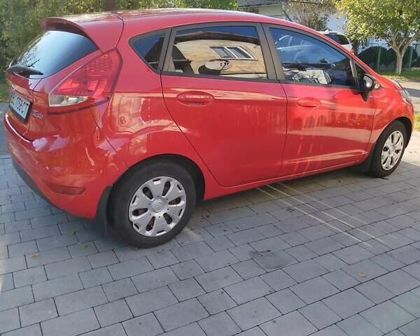 Красный Форд Фиеста, объемом двигателя 1.4 л и пробегом 131 тыс. км за 6900 $, фото 4 на Automoto.ua
