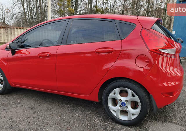 Красный Форд Фиеста, объемом двигателя 1.4 л и пробегом 193 тыс. км за 7500 $, фото 5 на Automoto.ua