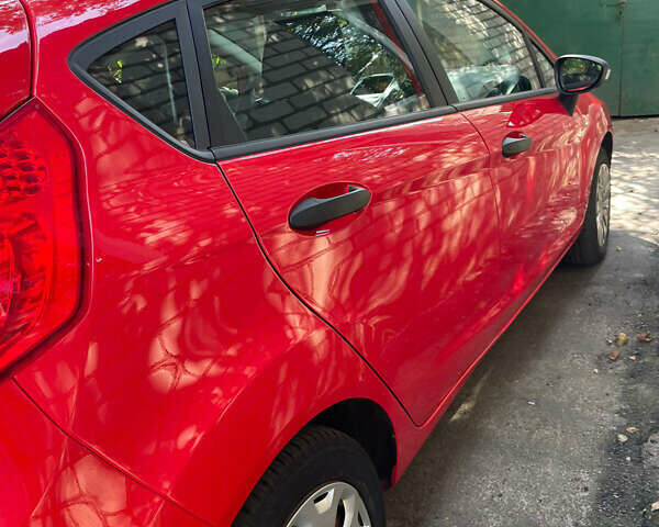 Червоний Форд Фієста, об'ємом двигуна 1.24 л та пробігом 40 тис. км за 7200 $, фото 3 на Automoto.ua