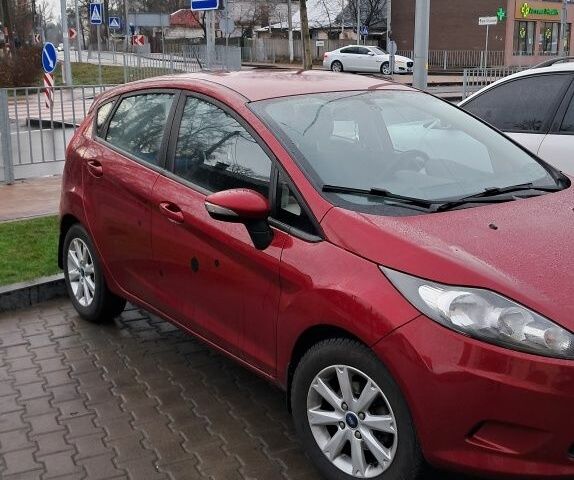 Красный Форд Фиеста, объемом двигателя 1.6 л и пробегом 156 тыс. км за 5600 $, фото 2 на Automoto.ua