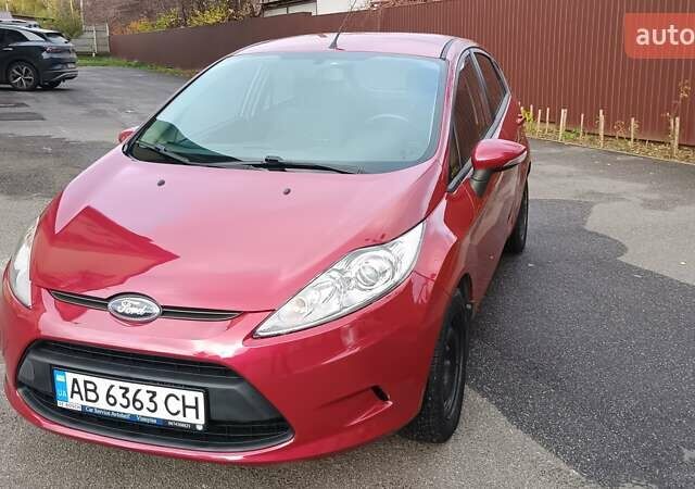 Красный Форд Фиеста, объемом двигателя 1.39 л и пробегом 118 тыс. км за 7000 $, фото 2 на Automoto.ua