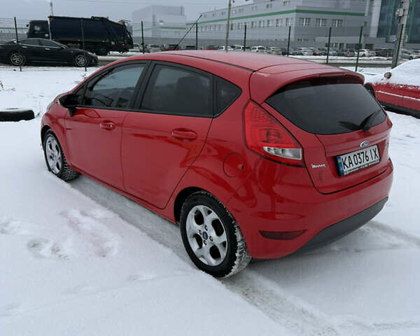 Червоний Форд Фієста, об'ємом двигуна 1.39 л та пробігом 125 тис. км за 7500 $, фото 6 на Automoto.ua