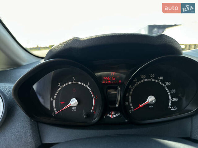 Красный Форд Фиеста, объемом двигателя 1.4 л и пробегом 200 тыс. км за 5900 $, фото 23 на Automoto.ua