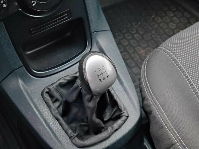 Форд Фієста 2012 у Харкові на Automoto.ua Червоний Форд Фієста, об'ємом двигуна 1.2 л та пробігом 109 тис. км за 5790 $, фото 22 на Automoto.ua