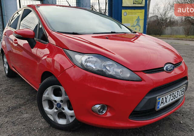Красный Форд Фиеста, объемом двигателя 1.4 л и пробегом 193 тыс. км за 7500 $, фото 2 на Automoto.ua