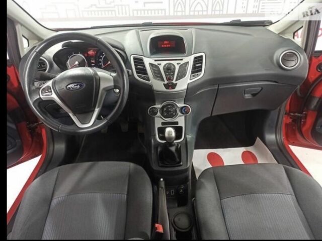 Красный Форд Фиеста, объемом двигателя 1.2 л и пробегом 129 тыс. км за 5500 $, фото 18 на Automoto.ua