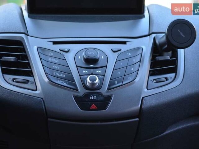 Красный Форд Фиеста, объемом двигателя 1.24 л и пробегом 189 тыс. км за 5600 $, фото 12 на Automoto.ua