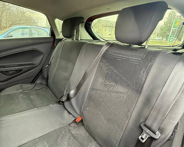 Червоний Форд Фієста, об'ємом двигуна 1.1 л та пробігом 147 тис. км за 6500 $, фото 12 на Automoto.ua