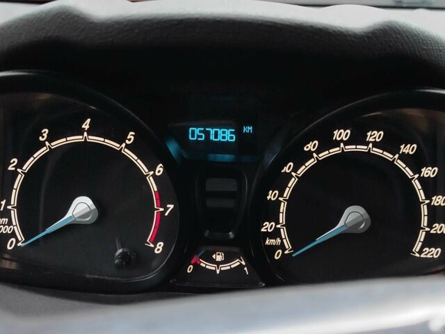 Червоний Форд Фієста, об'ємом двигуна 1 л та пробігом 57 тис. км за 6800 $, фото 11 на Automoto.ua