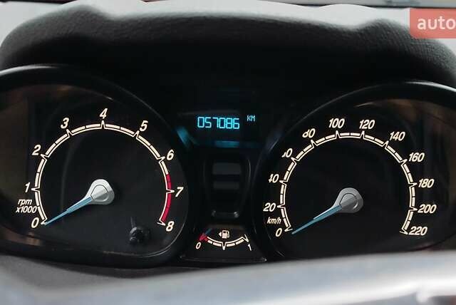 Червоний Форд Фієста, об'ємом двигуна 1 л та пробігом 57 тис. км за 6800 $, фото 8 на Automoto.ua