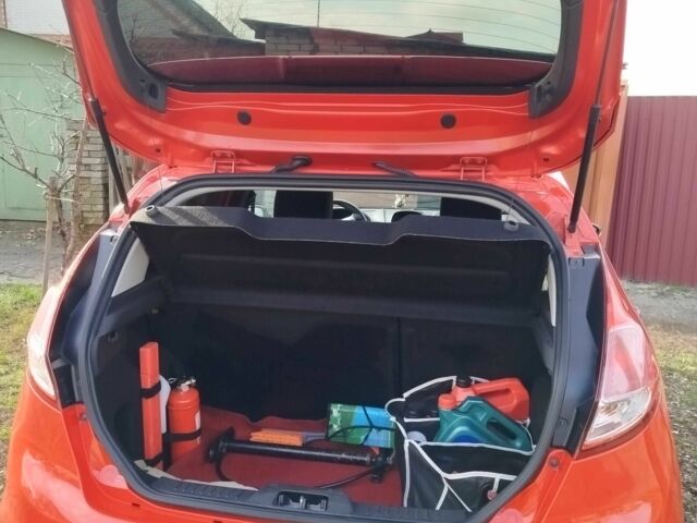 Червоний Форд Фієста, об'ємом двигуна 1 л та пробігом 57 тис. км за 6800 $, фото 7 на Automoto.ua