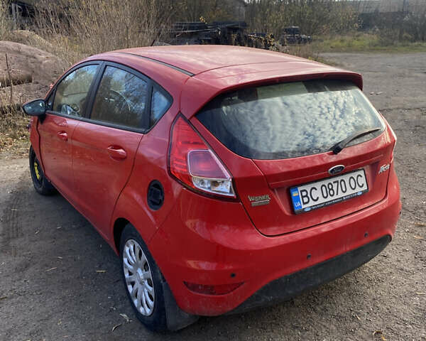 Красный Форд Фиеста, объемом двигателя 1 л и пробегом 80 тыс. км за 2200 $, фото 1 на Automoto.ua