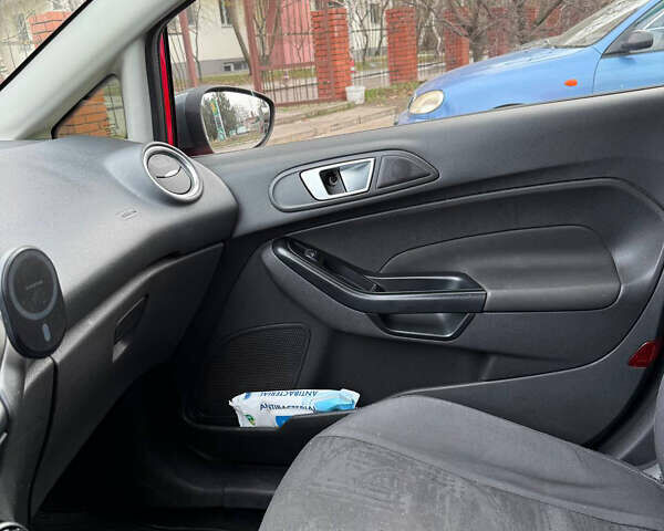 Червоний Форд Фієста, об'ємом двигуна 1.1 л та пробігом 147 тис. км за 6500 $, фото 10 на Automoto.ua